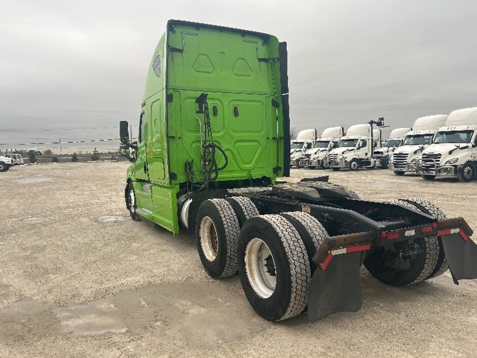 Sleeper Tractor-Heavy Duty Tractors-Freightliner-2019-T12664ST-Sturtevant-WI-555,652\n\t\tmiles-$ 49,500 - Image 5