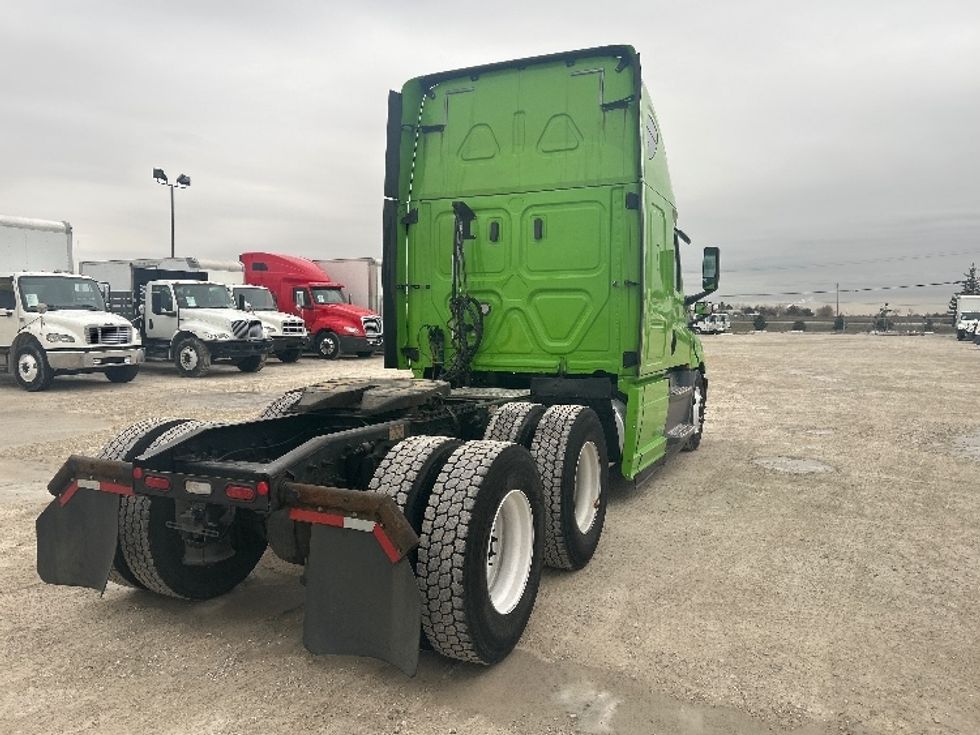 Sleeper Tractor-Heavy Duty Tractors-Freightliner-2019-T12664ST-Sturtevant-WI-555,652\n\t\tmiles-$ 49,500 - Image 7