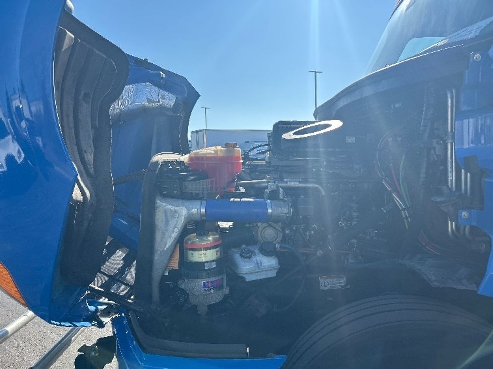 Sleeper Tractor-Heavy Duty Tractors-Freightliner-2019-T12664ST-Sturtevant-WI-660,309\n\t\tmiles-$ 43,250 - Image 21