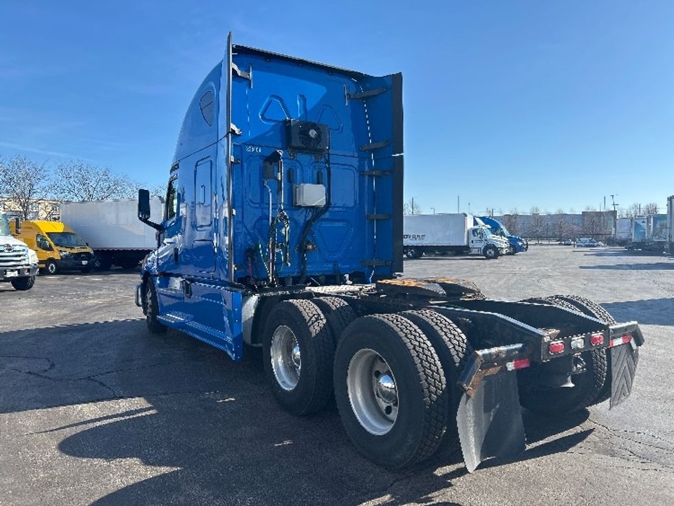 Sleeper Tractor-Heavy Duty Tractors-Freightliner-2019-T12664ST-Sturtevant-WI-660,309\n\t\tmiles-$ 43,250 - Image 5