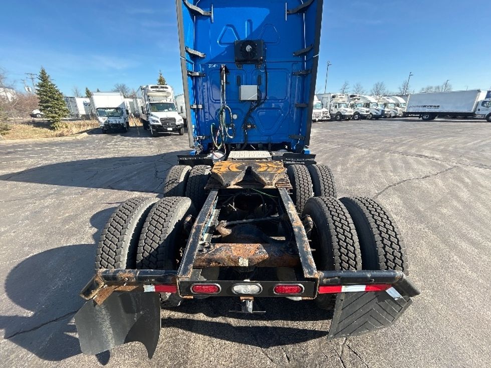 Sleeper Tractor-Heavy Duty Tractors-Freightliner-2019-T12664ST-Sturtevant-WI-660,309\n\t\tmiles-$ 43,250 - Image 6