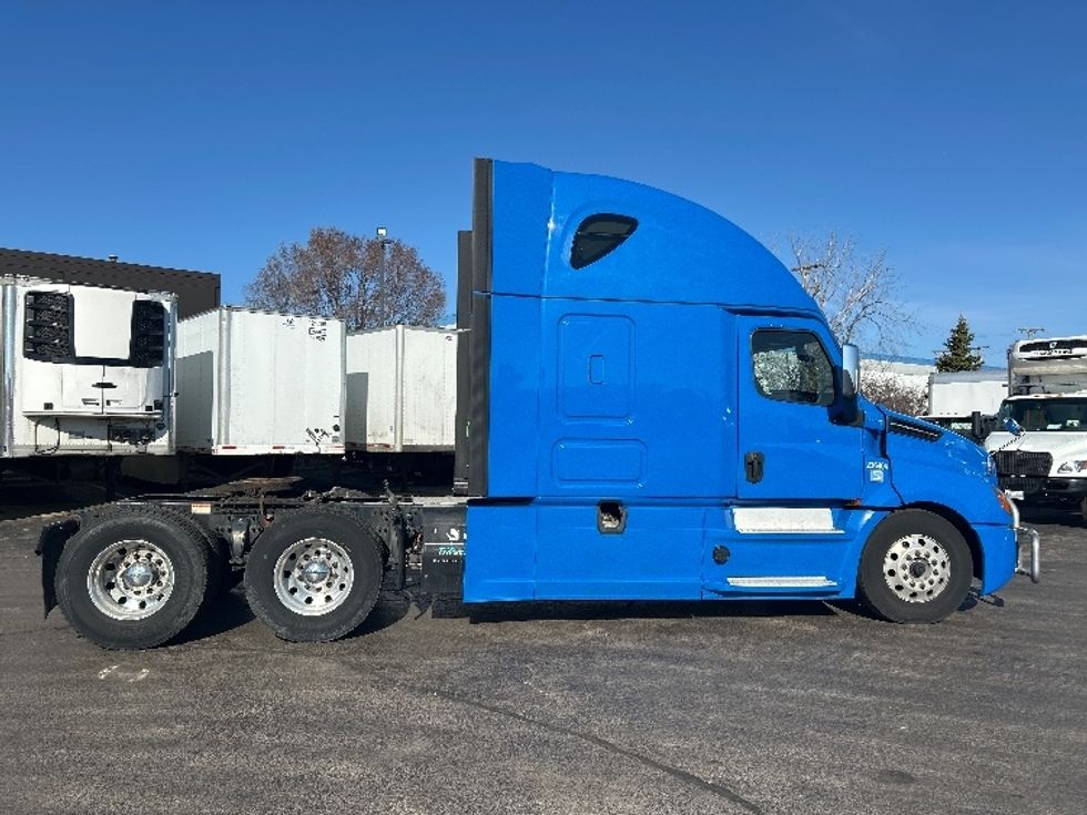 Sleeper Tractor-Heavy Duty Tractors-Freightliner-2019-T12664ST-Sturtevant-WI-660,309\n\t\tmiles-$ 43,250 - Image 8