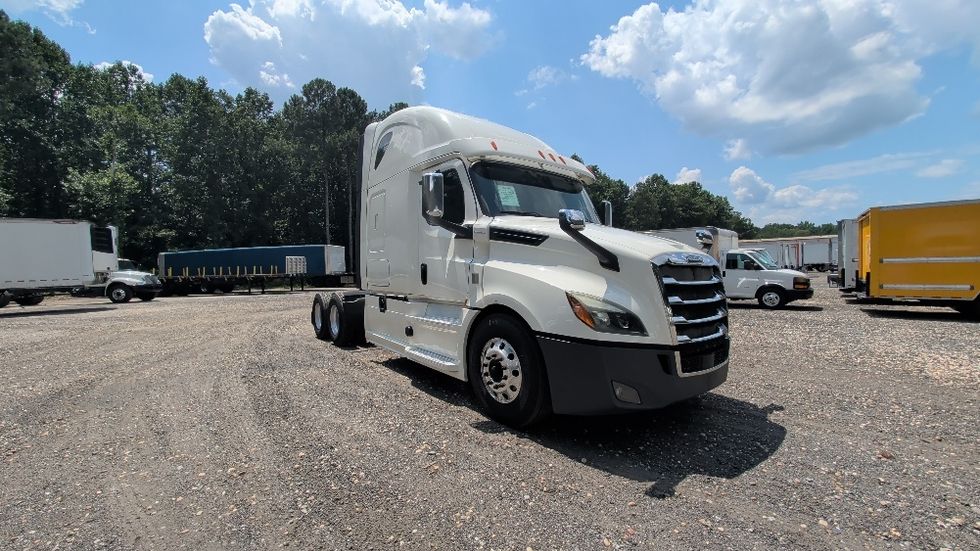 Sleeper Tractor-Heavy Duty Tractors-Freightliner-2019-T12664ST-Suwanee-GA-343,359\n\t\tmiles-$ 67,500 - Image 1