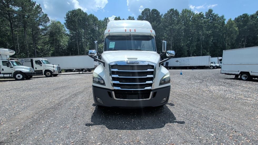 Sleeper Tractor-Heavy Duty Tractors-Freightliner-2019-T12664ST-Suwanee-GA-343,359\n\t\tmiles-$ 67,500 - Image 2