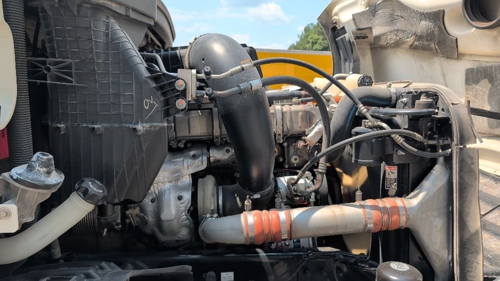 Sleeper Tractor-Heavy Duty Tractors-Freightliner-2019-T12664ST-Suwanee-GA-343,359\n\t\tmiles-$ 67,500 - Image 20