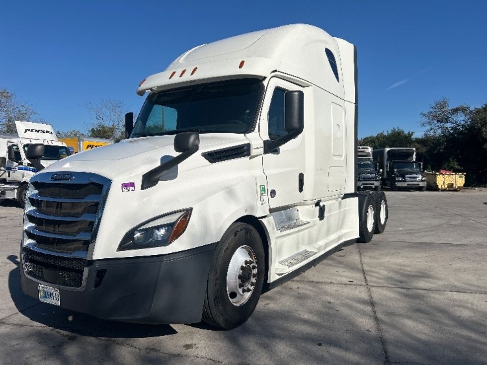 Sleeper Tractor-Heavy Duty Tractors-Freightliner-2019-T12664ST-Tampa-FL-626,906\n\t\tmiles-$ 45,000 - Image 3