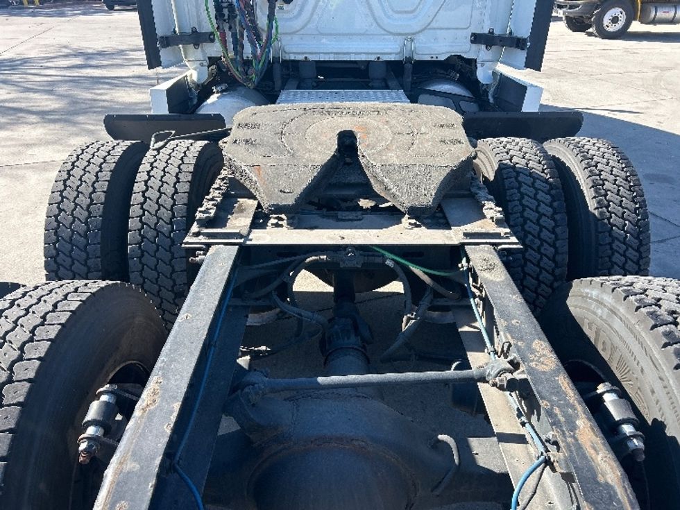 Sleeper Tractor-Heavy Duty Tractors-Freightliner-2019-T12664ST-Tampa-FL-626,906\n\t\tmiles-$ 45,000 - Image 6