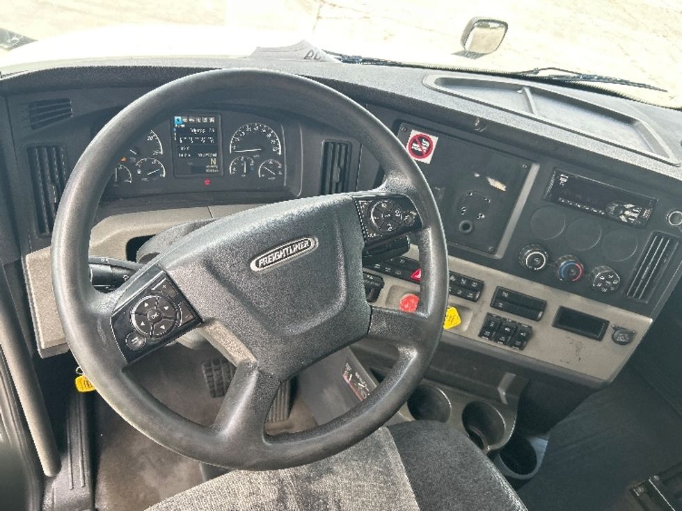 Sleeper Tractor-Heavy Duty Tractors-Freightliner-2019-T12664ST-Tampa-FL-632,993\n\t\tmiles-$ 46,000 - Image 10