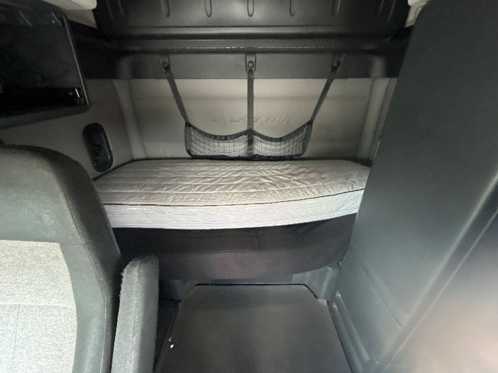 Sleeper Tractor-Heavy Duty Tractors-Freightliner-2019-T12664ST-Tampa-FL-632,993\n\t\tmiles-$ 46,000 - Image 14