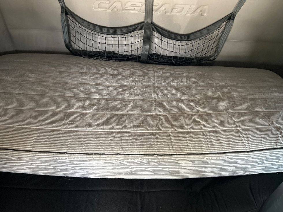 Sleeper Tractor-Heavy Duty Tractors-Freightliner-2019-T12664ST-Tampa-FL-632,993\n\t\tmiles-$ 46,000 - Image 15