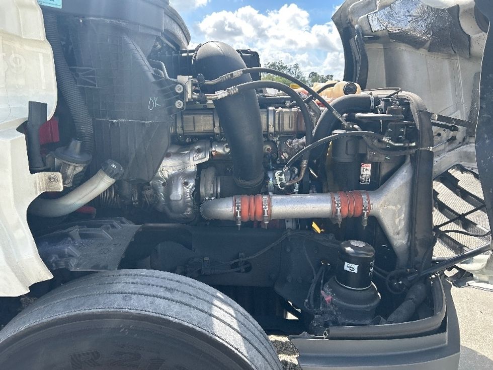 Sleeper Tractor-Heavy Duty Tractors-Freightliner-2019-T12664ST-Tampa-FL-632,993\n\t\tmiles-$ 46,000 - Image 18