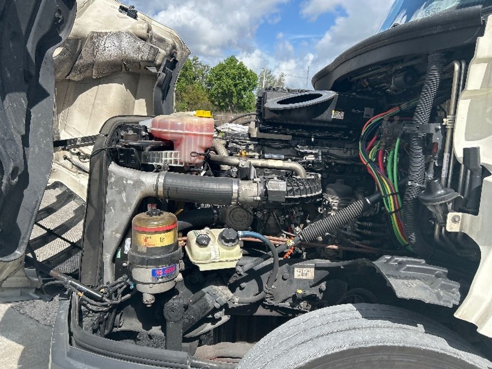 Sleeper Tractor-Heavy Duty Tractors-Freightliner-2019-T12664ST-Tampa-FL-632,993\n\t\tmiles-$ 46,000 - Image 19