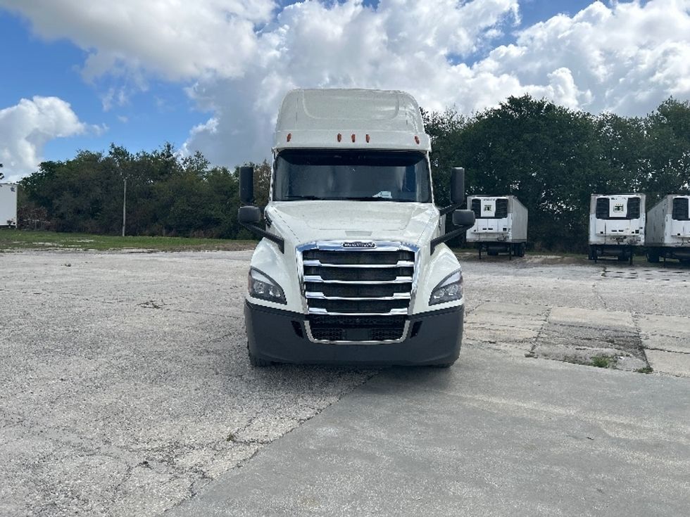 Sleeper Tractor-Heavy Duty Tractors-Freightliner-2019-T12664ST-Tampa-FL-632,993\n\t\tmiles-$ 46,000 - Image 2