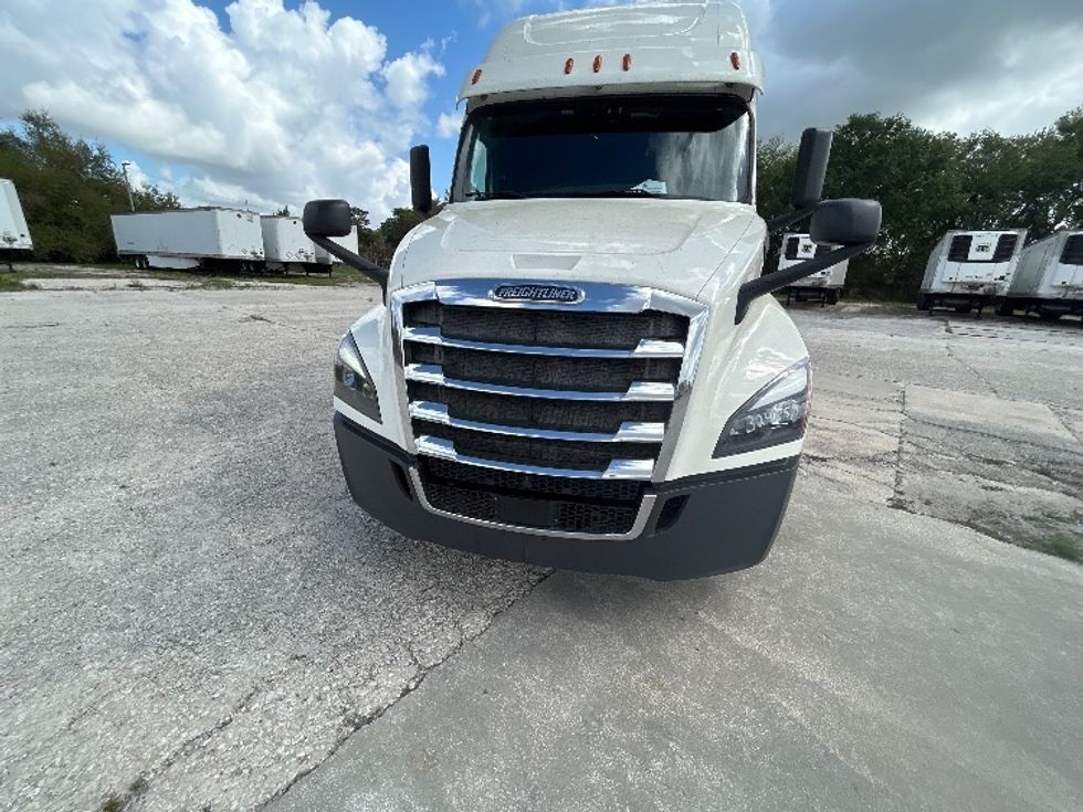 Sleeper Tractor-Heavy Duty Tractors-Freightliner-2019-T12664ST-Tampa-FL-632,993\n\t\tmiles-$ 46,000 - Image 21