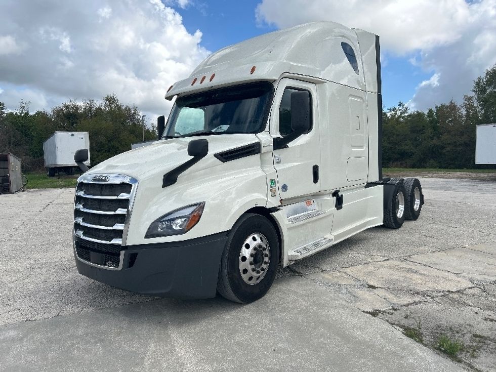 Sleeper Tractor-Heavy Duty Tractors-Freightliner-2019-T12664ST-Tampa-FL-632,993\n\t\tmiles-$ 46,000 - Image 3