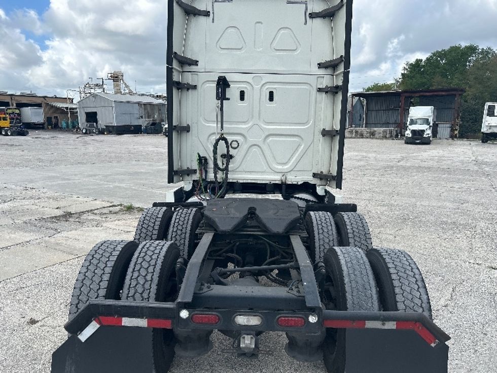 Sleeper Tractor-Heavy Duty Tractors-Freightliner-2019-T12664ST-Tampa-FL-632,993\n\t\tmiles-$ 46,000 - Image 6