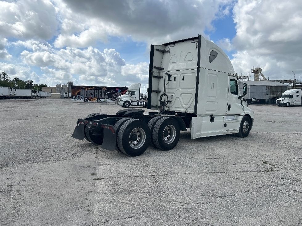 Sleeper Tractor-Heavy Duty Tractors-Freightliner-2019-T12664ST-Tampa-FL-632,993\n\t\tmiles-$ 46,000 - Image 7