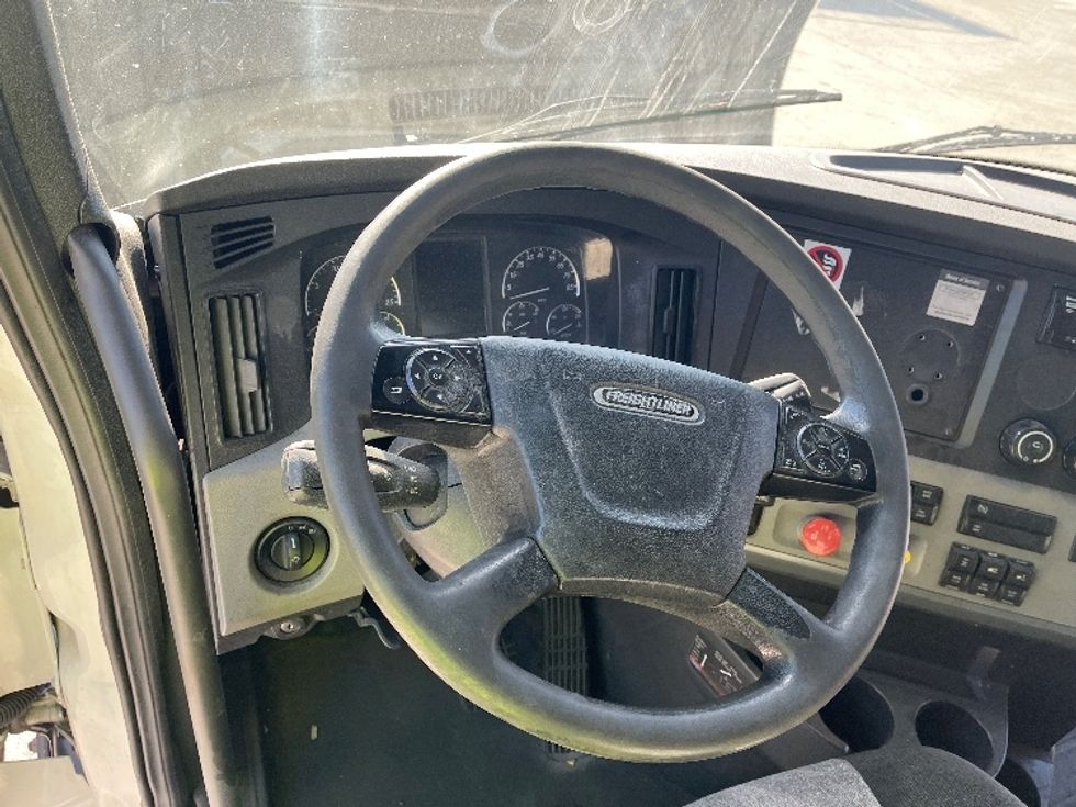 Sleeper Tractor-Heavy Duty Tractors-Freightliner-2019-T12664ST-Tampa-FL-638,199\n\t\tmiles-$ 53,250 - Image 11