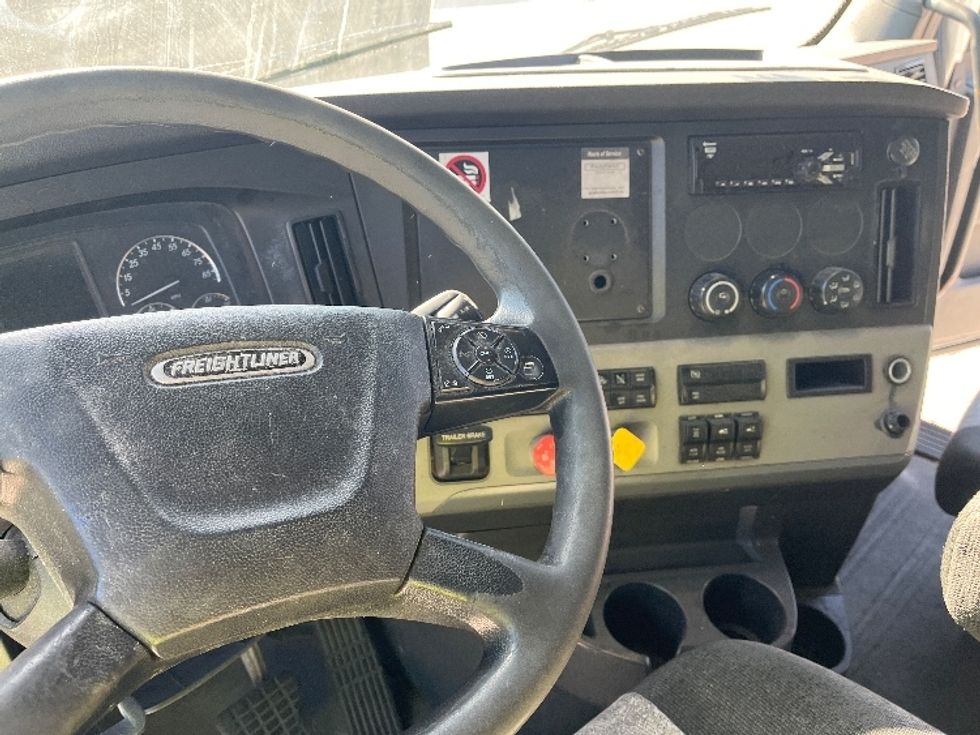 Sleeper Tractor-Heavy Duty Tractors-Freightliner-2019-T12664ST-Tampa-FL-638,199\n\t\tmiles-$ 53,250 - Image 12