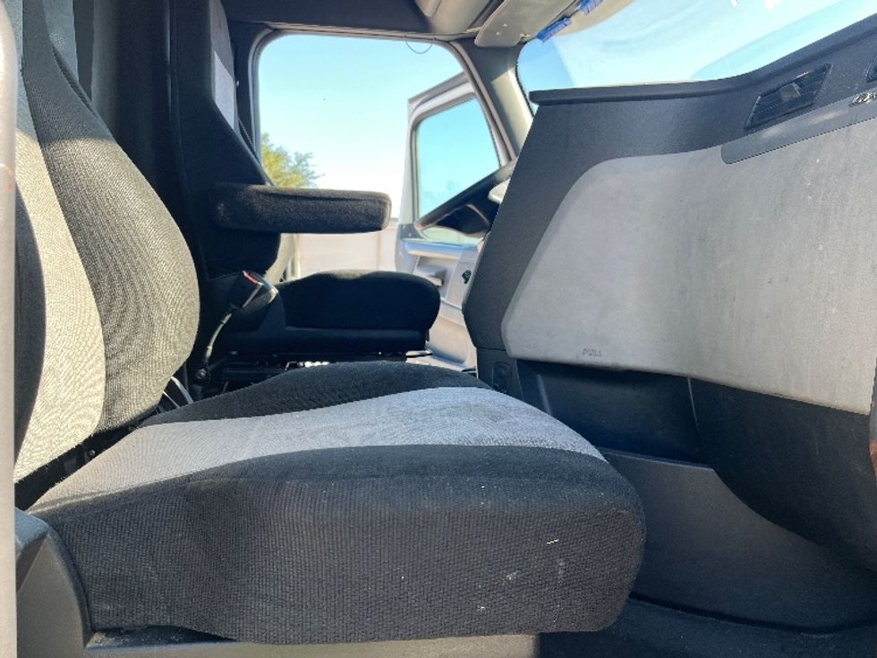 Sleeper Tractor-Heavy Duty Tractors-Freightliner-2019-T12664ST-Tampa-FL-638,199\n\t\tmiles-$ 53,250 - Image 15