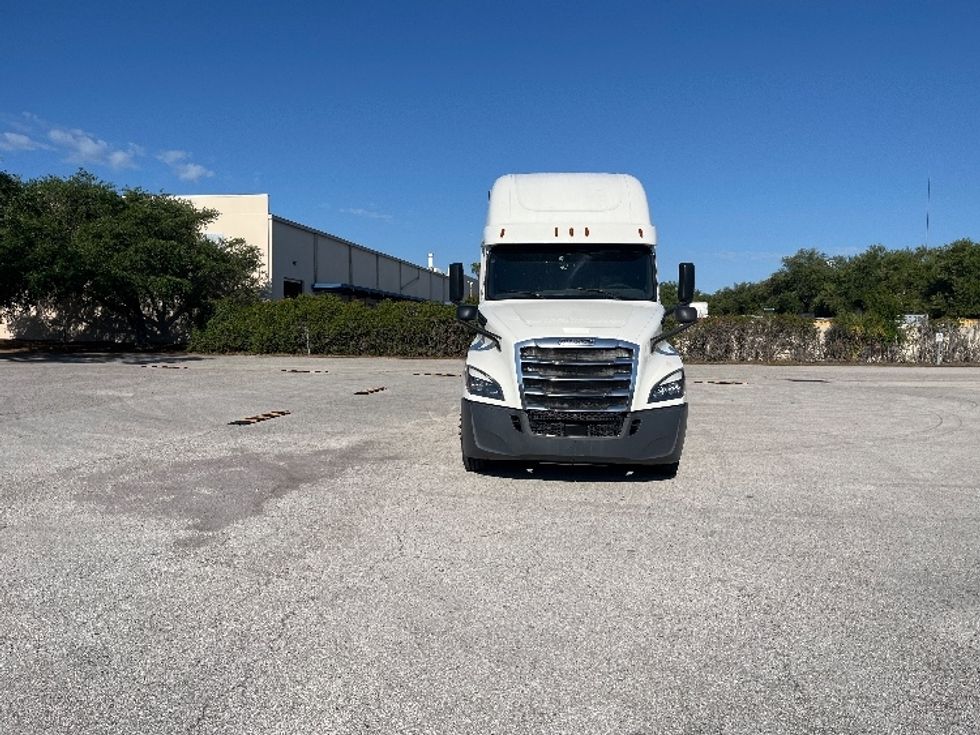 Sleeper Tractor-Heavy Duty Tractors-Freightliner-2019-T12664ST-Tampa-FL-638,199\n\t\tmiles-$ 53,250 - Image 2