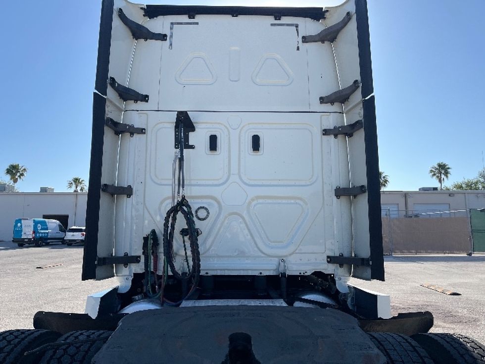 Sleeper Tractor-Heavy Duty Tractors-Freightliner-2019-T12664ST-Tampa-FL-638,199\n\t\tmiles-$ 53,250 - Image 27