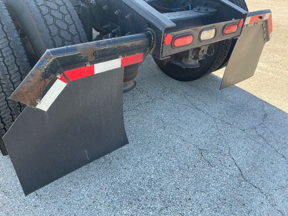 Sleeper Tractor-Heavy Duty Tractors-Freightliner-2019-T12664ST-Tampa-FL-638,199\n\t\tmiles-$ 53,250 - Image 29
