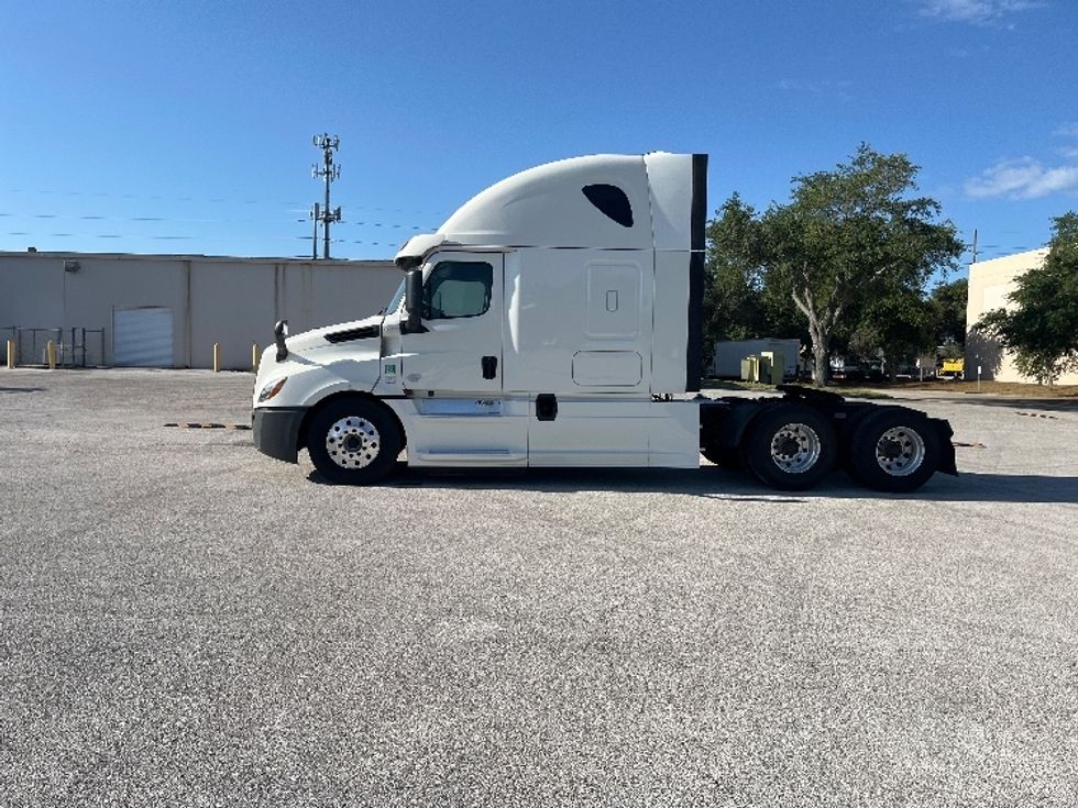 Sleeper Tractor-Heavy Duty Tractors-Freightliner-2019-T12664ST-Tampa-FL-638,199\n\t\tmiles-$ 53,250 - Image 4