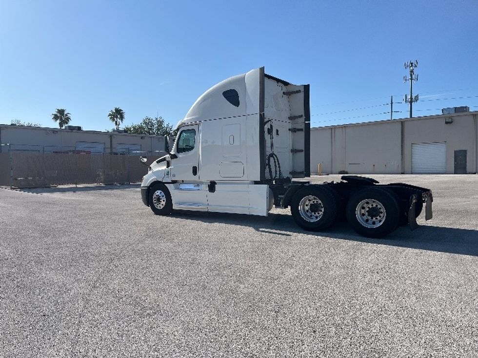 Sleeper Tractor-Heavy Duty Tractors-Freightliner-2019-T12664ST-Tampa-FL-638,199\n\t\tmiles-$ 53,250 - Image 5
