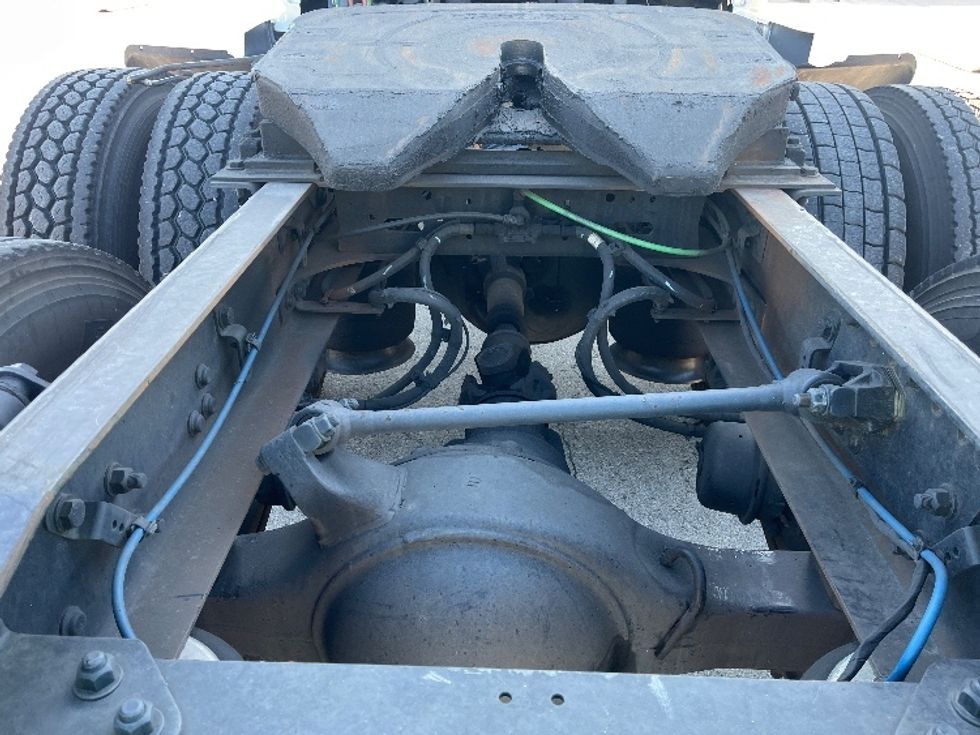 Sleeper Tractor-Heavy Duty Tractors-Freightliner-2019-T12664ST-Tampa-FL-638,199\n\t\tmiles-$ 53,250 - Image 6
