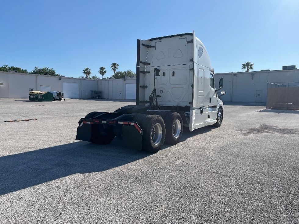 Sleeper Tractor-Heavy Duty Tractors-Freightliner-2019-T12664ST-Tampa-FL-638,199\n\t\tmiles-$ 53,250 - Image 7