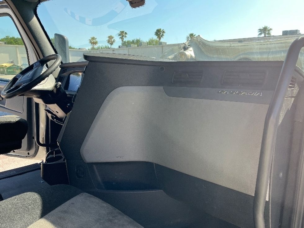 Sleeper Tractor-Heavy Duty Tractors-Freightliner-2019-T12664ST-Tampa-FL-650,319\n\t\tmiles-$ 52,500 - Image 14