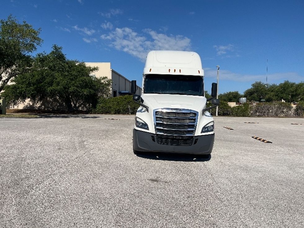 Sleeper Tractor-Heavy Duty Tractors-Freightliner-2019-T12664ST-Tampa-FL-650,319\n\t\tmiles-$ 52,500 - Image 2