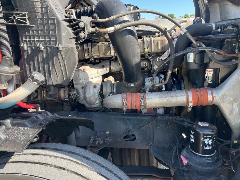 Sleeper Tractor-Heavy Duty Tractors-Freightliner-2019-T12664ST-Tampa-FL-650,319\n\t\tmiles-$ 52,500 - Image 20