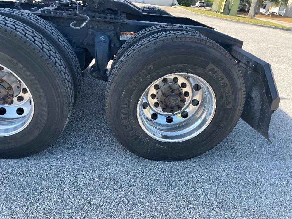 Sleeper Tractor-Heavy Duty Tractors-Freightliner-2019-T12664ST-Tampa-FL-650,319\n\t\tmiles-$ 52,500 - Image 28