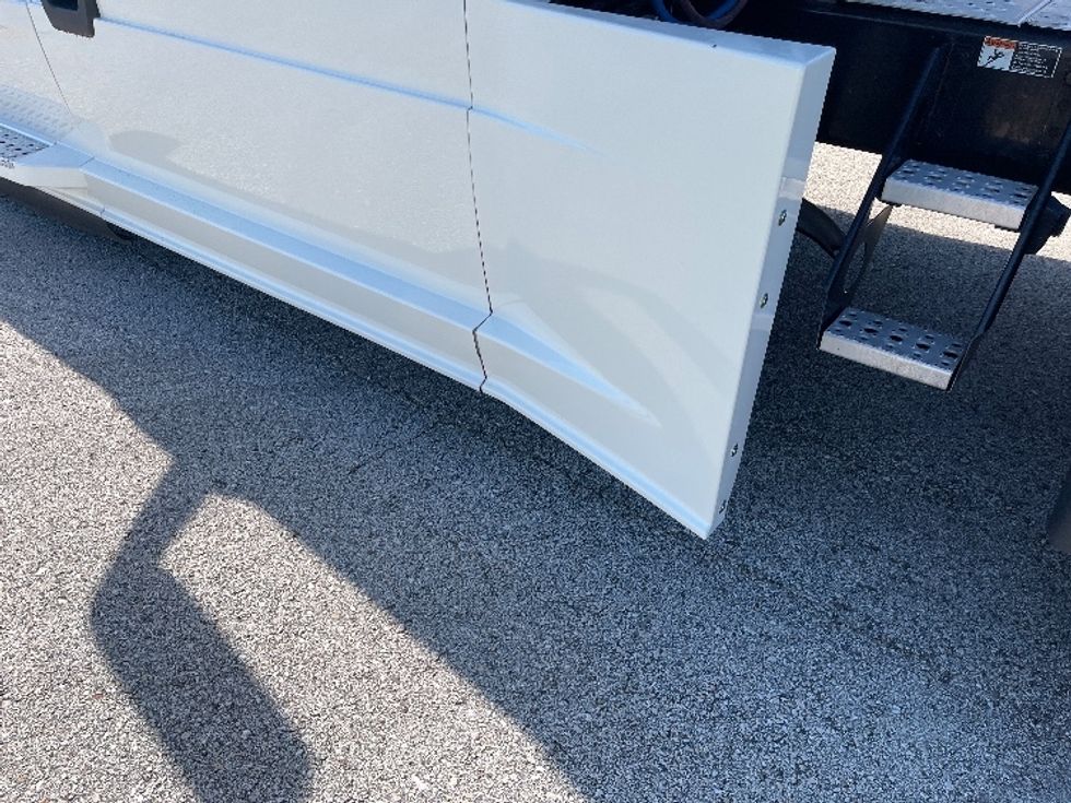 Sleeper Tractor-Heavy Duty Tractors-Freightliner-2019-T12664ST-Tampa-FL-650,319\n\t\tmiles-$ 52,500 - Image 29
