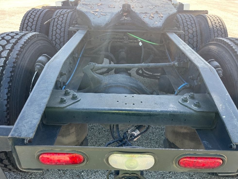 Sleeper Tractor-Heavy Duty Tractors-Freightliner-2019-T12664ST-Tampa-FL-650,319\n\t\tmiles-$ 52,500 - Image 6