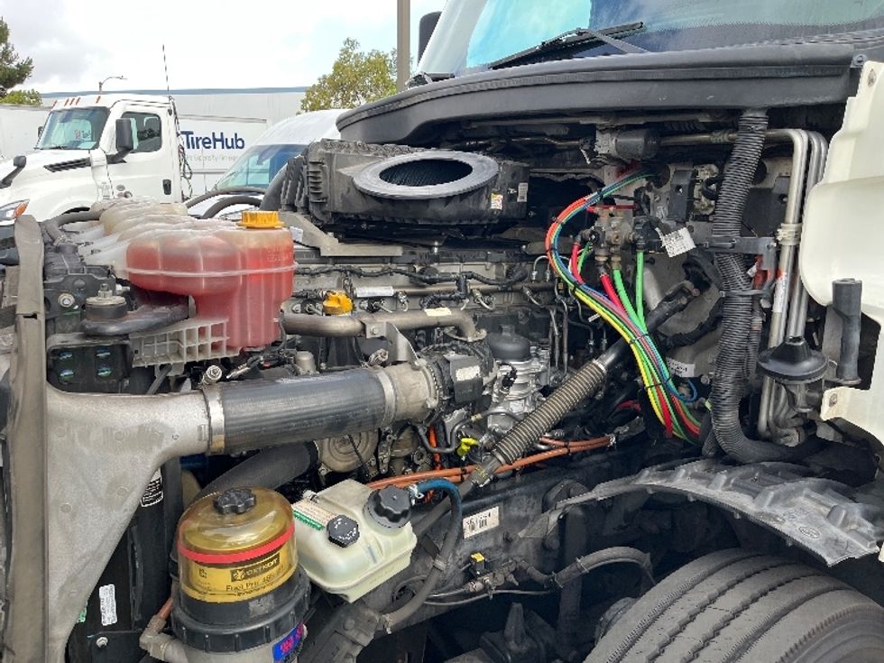 Sleeper Tractor-Heavy Duty Tractors-Freightliner-2019-T12664ST-Torrance-CA-326,502\n\t\tmiles-$ 76,250 - Image 21