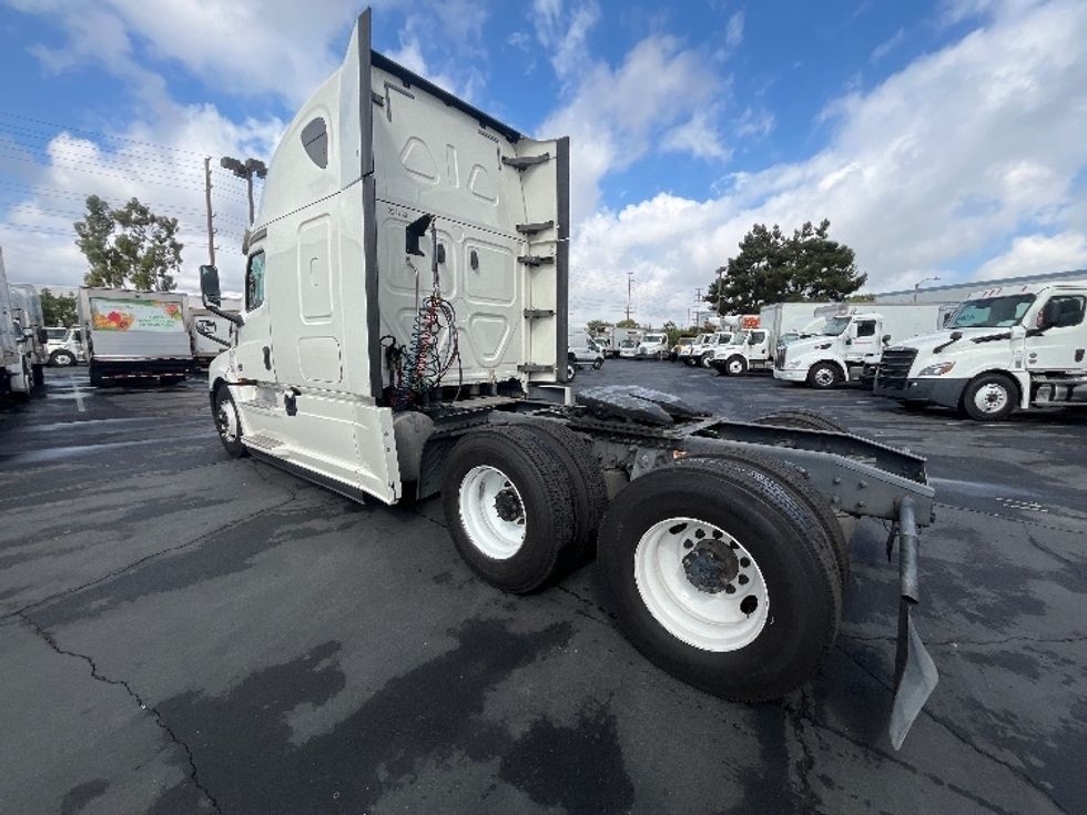 Sleeper Tractor-Heavy Duty Tractors-Freightliner-2019-T12664ST-Torrance-CA-326,502\n\t\tmiles-$ 76,250 - Image 5
