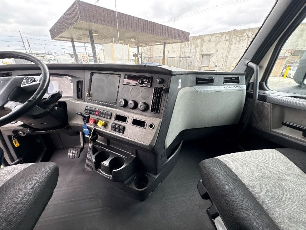 Sleeper Tractor-Heavy Duty Tractors-Freightliner-2019-T12664ST-Torrance-CA-442,699\n\t\tmiles-$ 59,000 - Image 10