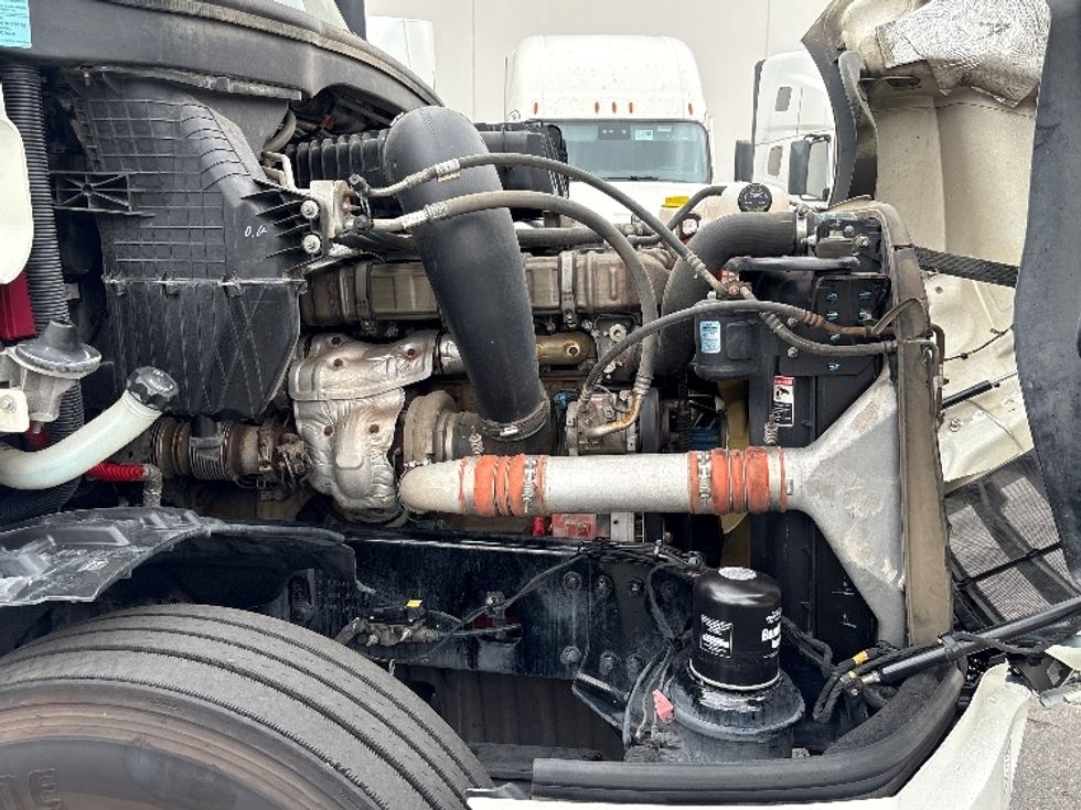 Sleeper Tractor-Heavy Duty Tractors-Freightliner-2019-T12664ST-Torrance-CA-442,699\n\t\tmiles-$ 59,000 - Image 18