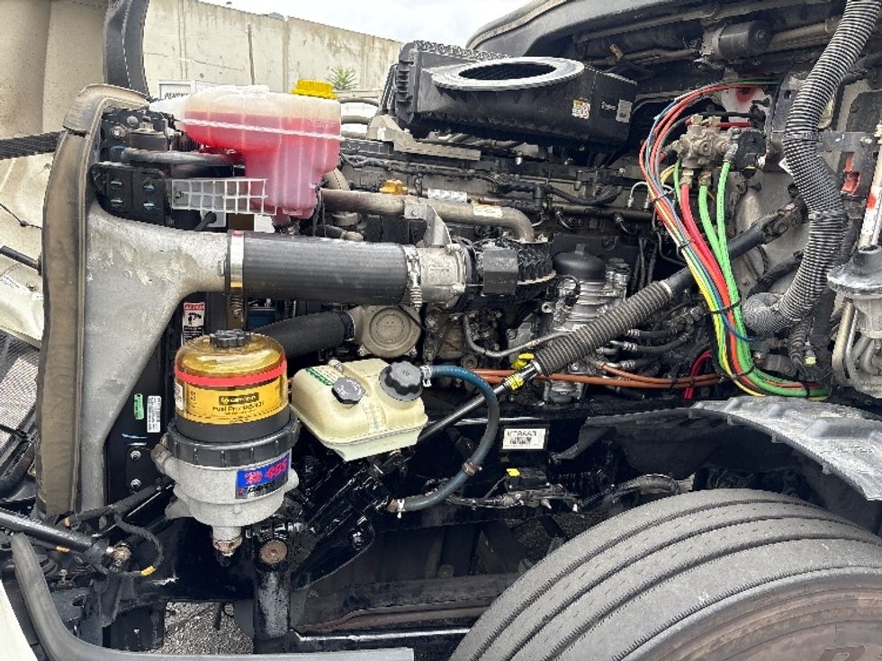 Sleeper Tractor-Heavy Duty Tractors-Freightliner-2019-T12664ST-Torrance-CA-442,699\n\t\tmiles-$ 59,000 - Image 19