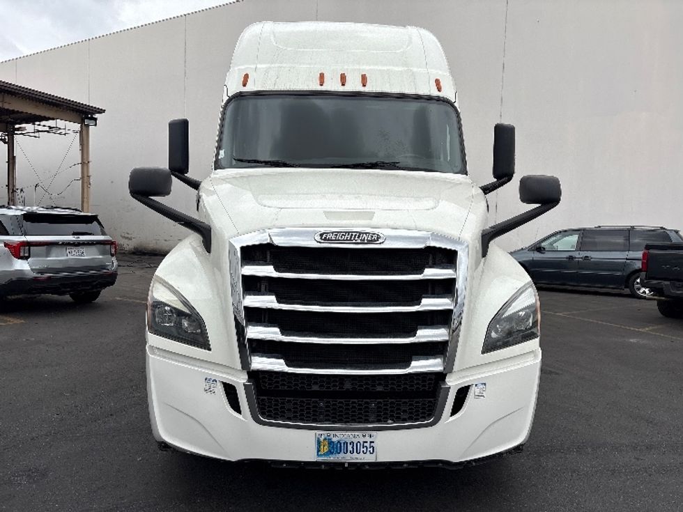 Sleeper Tractor-Heavy Duty Tractors-Freightliner-2019-T12664ST-Torrance-CA-442,699\n\t\tmiles-$ 59,000 - Image 2