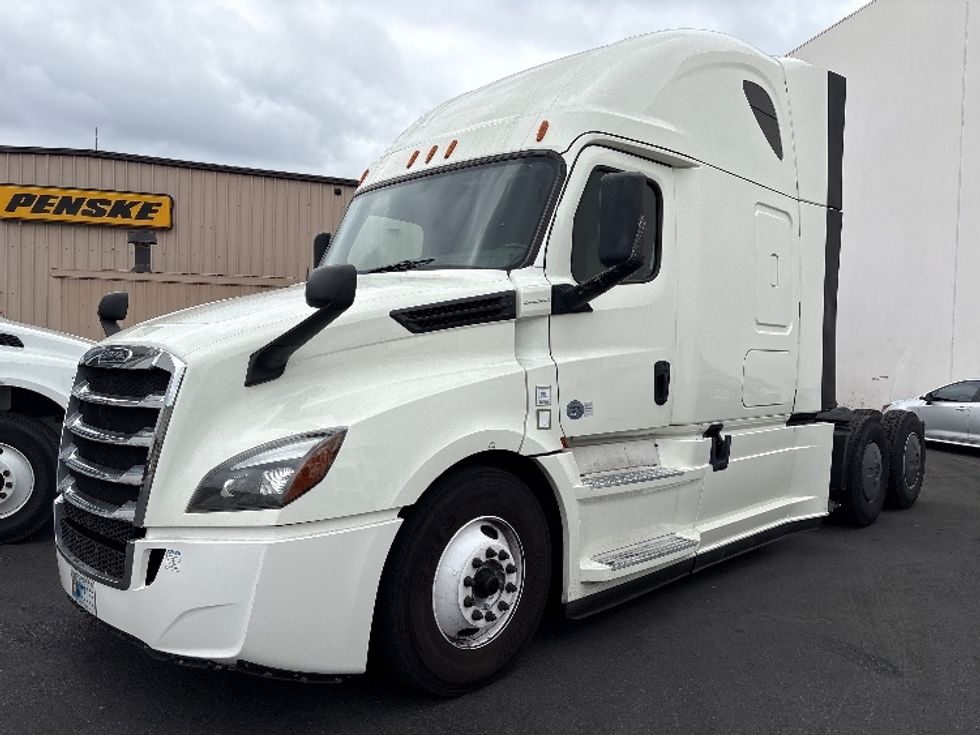 Sleeper Tractor-Heavy Duty Tractors-Freightliner-2019-T12664ST-Torrance-CA-442,699\n\t\tmiles-$ 59,000 - Image 3