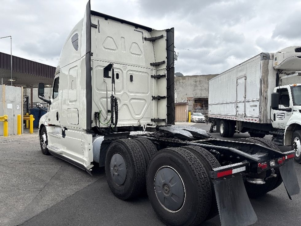 Sleeper Tractor-Heavy Duty Tractors-Freightliner-2019-T12664ST-Torrance-CA-442,699\n\t\tmiles-$ 59,000 - Image 5