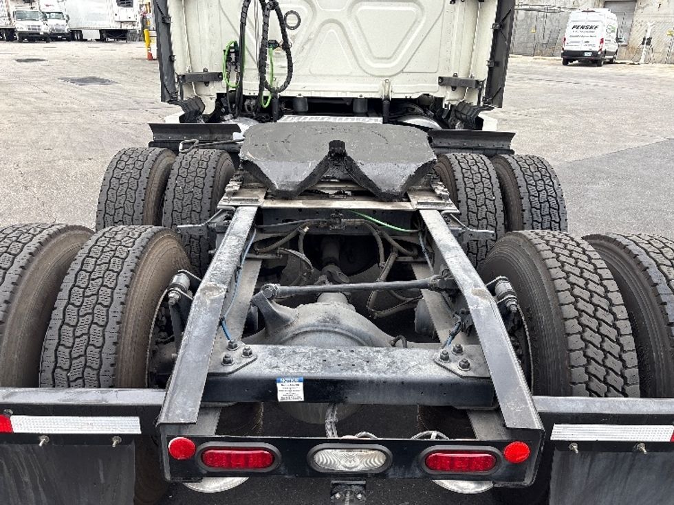Sleeper Tractor-Heavy Duty Tractors-Freightliner-2019-T12664ST-Torrance-CA-442,699\n\t\tmiles-$ 59,000 - Image 6