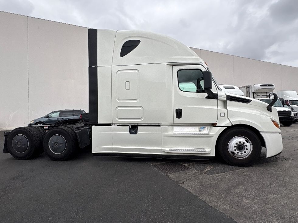 Sleeper Tractor-Heavy Duty Tractors-Freightliner-2019-T12664ST-Torrance-CA-442,699\n\t\tmiles-$ 59,000 - Image 8
