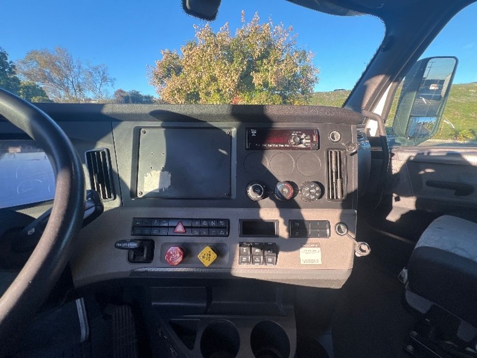 Sleeper Tractor-Heavy Duty Tractors-Freightliner-2019-T12664ST-Torrance-CA-614,832\n\t\tmiles-$ 53,750 - Image 12
