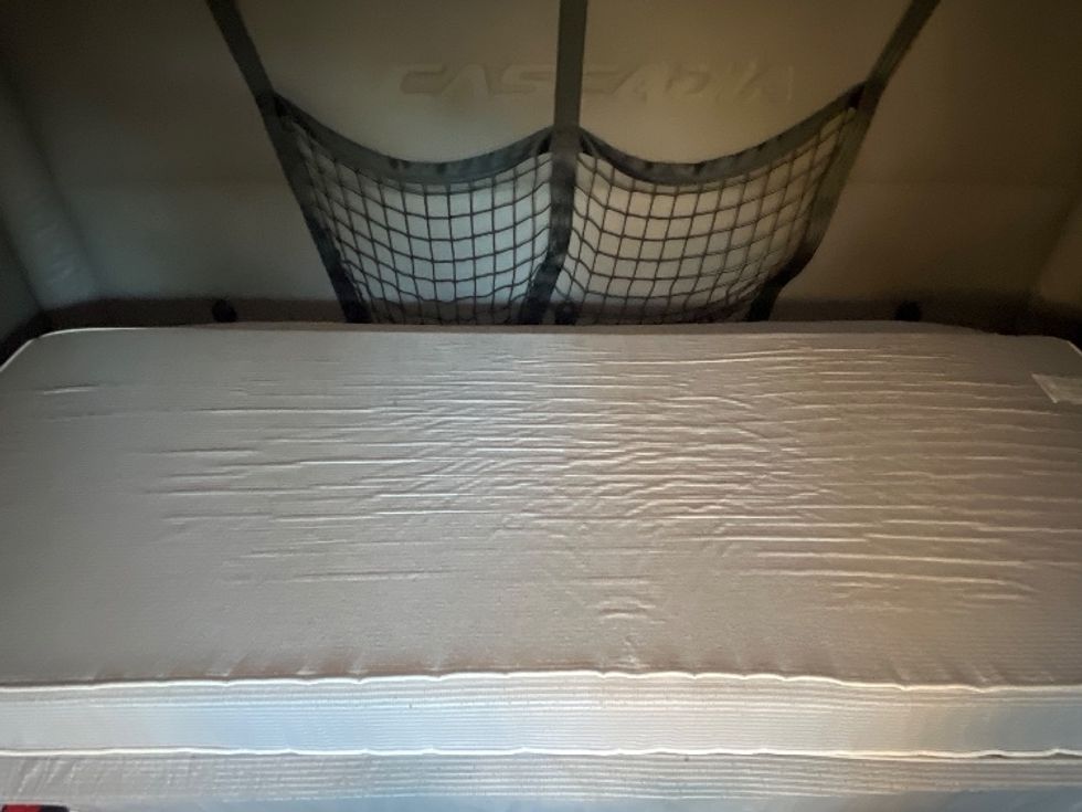 Sleeper Tractor-Heavy Duty Tractors-Freightliner-2019-T12664ST-Torrance-CA-614,832\n\t\tmiles-$ 53,750 - Image 17