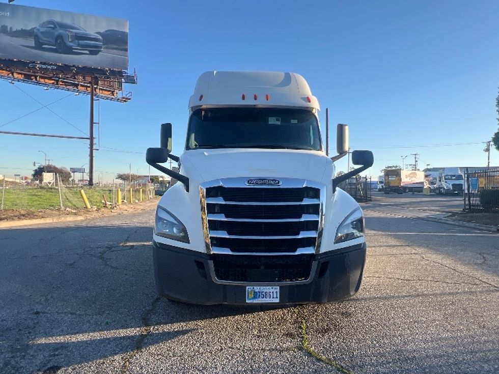 Sleeper Tractor-Heavy Duty Tractors-Freightliner-2019-T12664ST-Torrance-CA-614,832\n\t\tmiles-$ 53,750 - Image 2